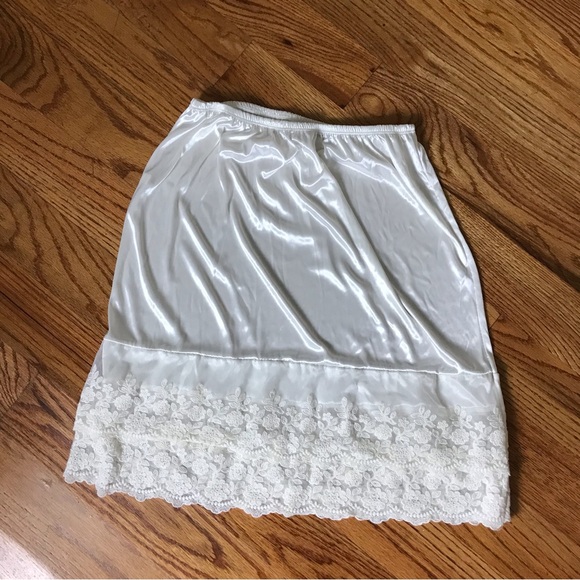Melady White Slip Skirt - Picture 3 of 5